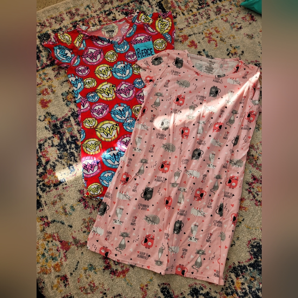 Lot of 2 women's nightgowns
